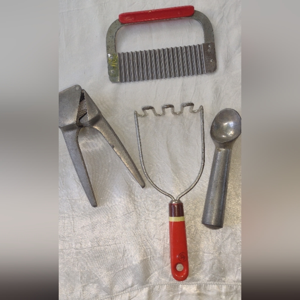 Vtg 40s KITCHENWARE RED UTENSILS Potato Masher, Scooper, Lemon Squeezer, Cutter